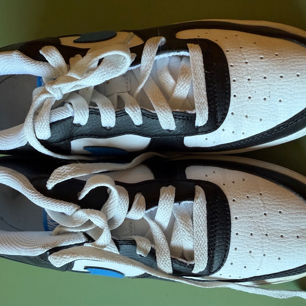 Nike Kids Black and White Sneakers with Blue Accents